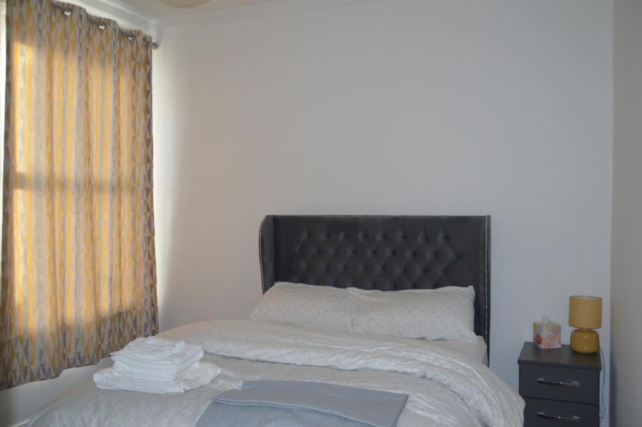 Two Bedroom Apartment In Лондон Экстерьер фото