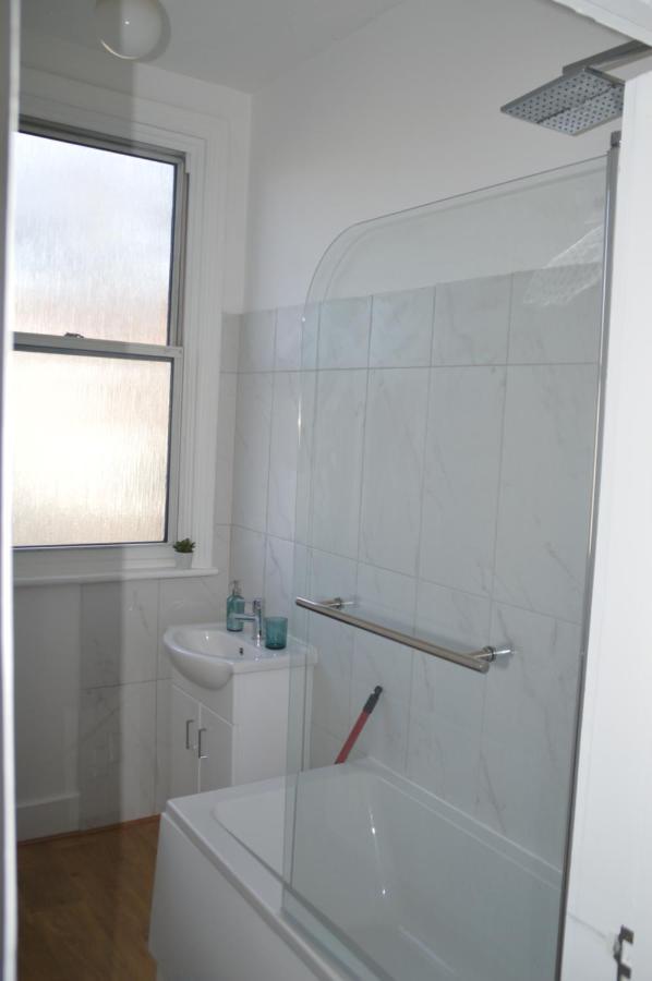 Two Bedroom Apartment In Лондон Экстерьер фото