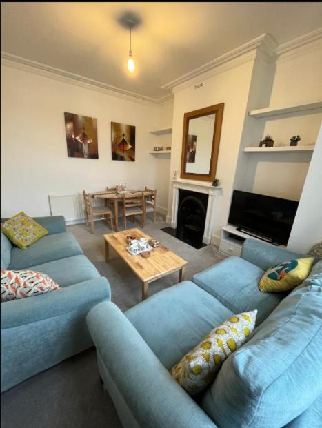 Two Bedroom Apartment In Лондон Экстерьер фото