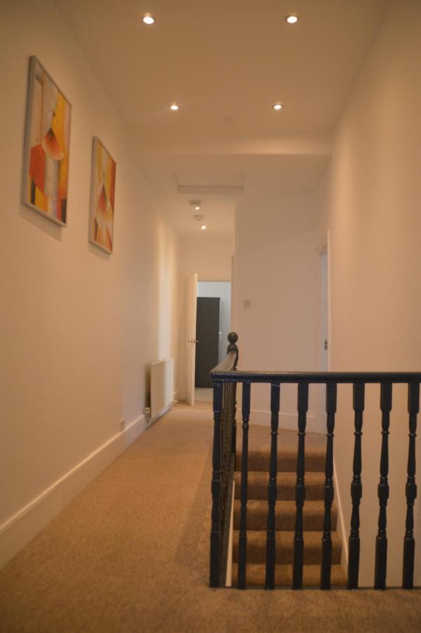Two Bedroom Apartment In Лондон Экстерьер фото