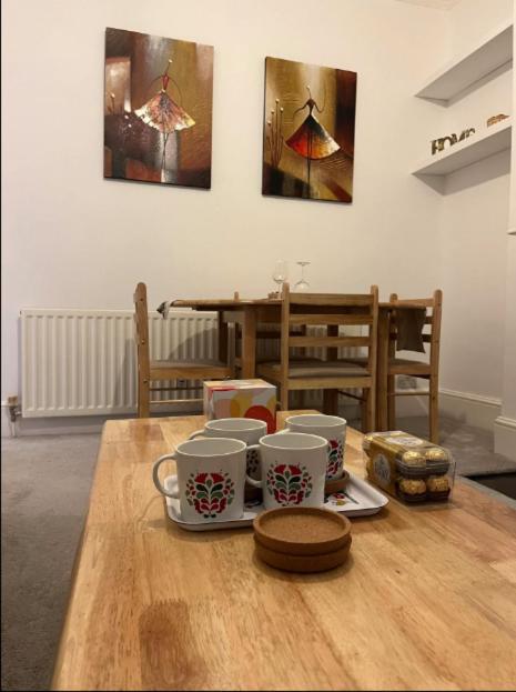 Two Bedroom Apartment In Лондон Экстерьер фото