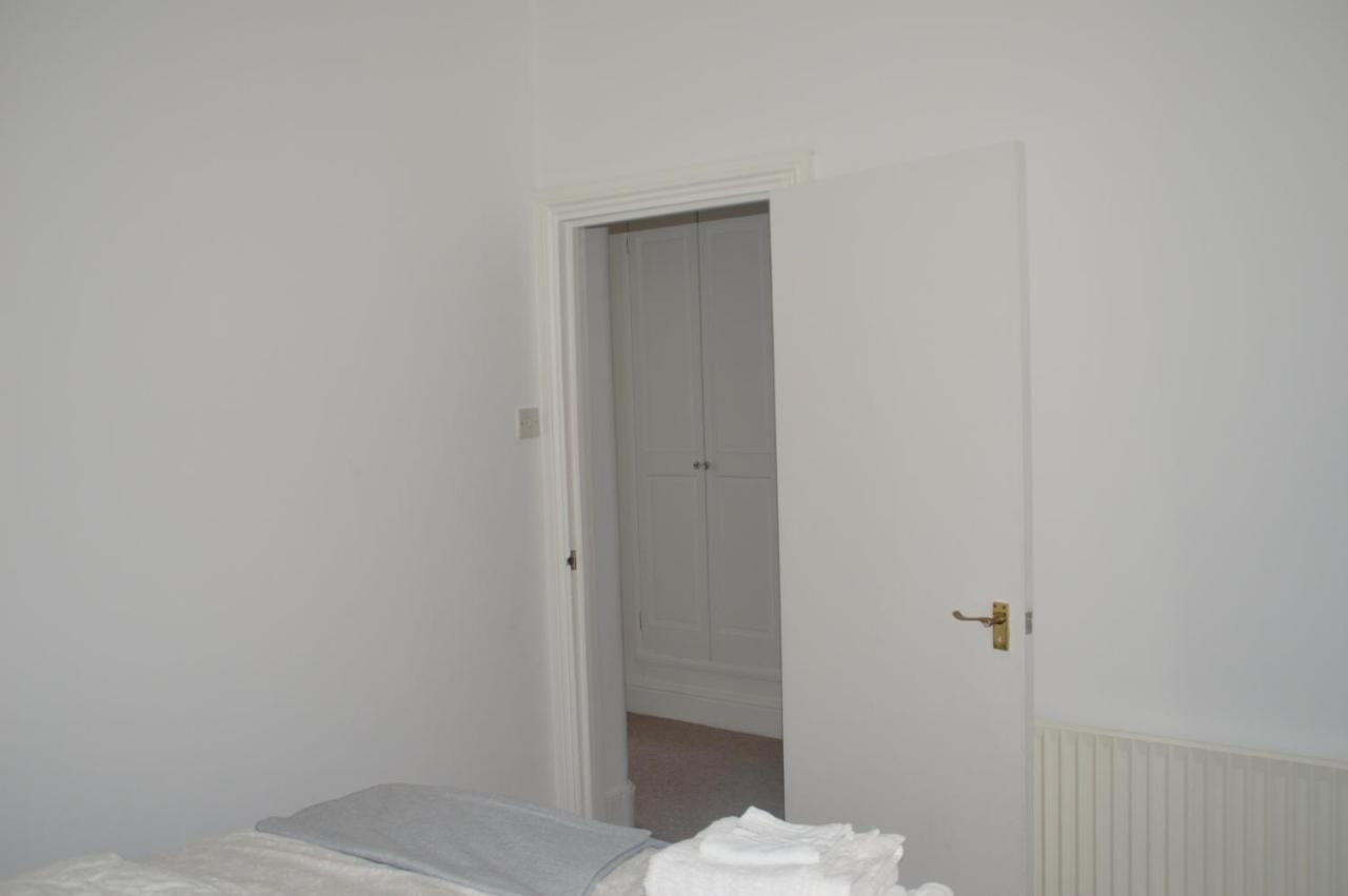 Two Bedroom Apartment In Лондон Экстерьер фото
