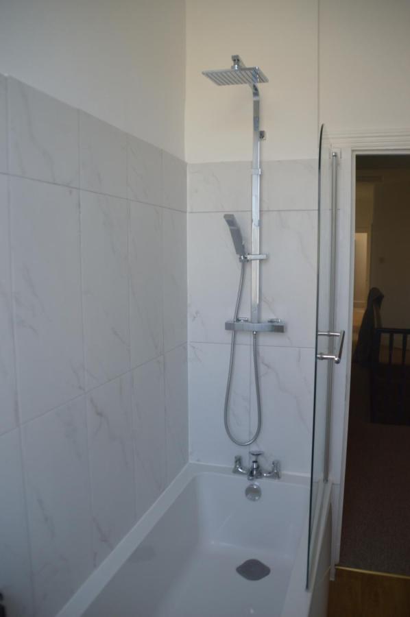 Two Bedroom Apartment In Лондон Экстерьер фото